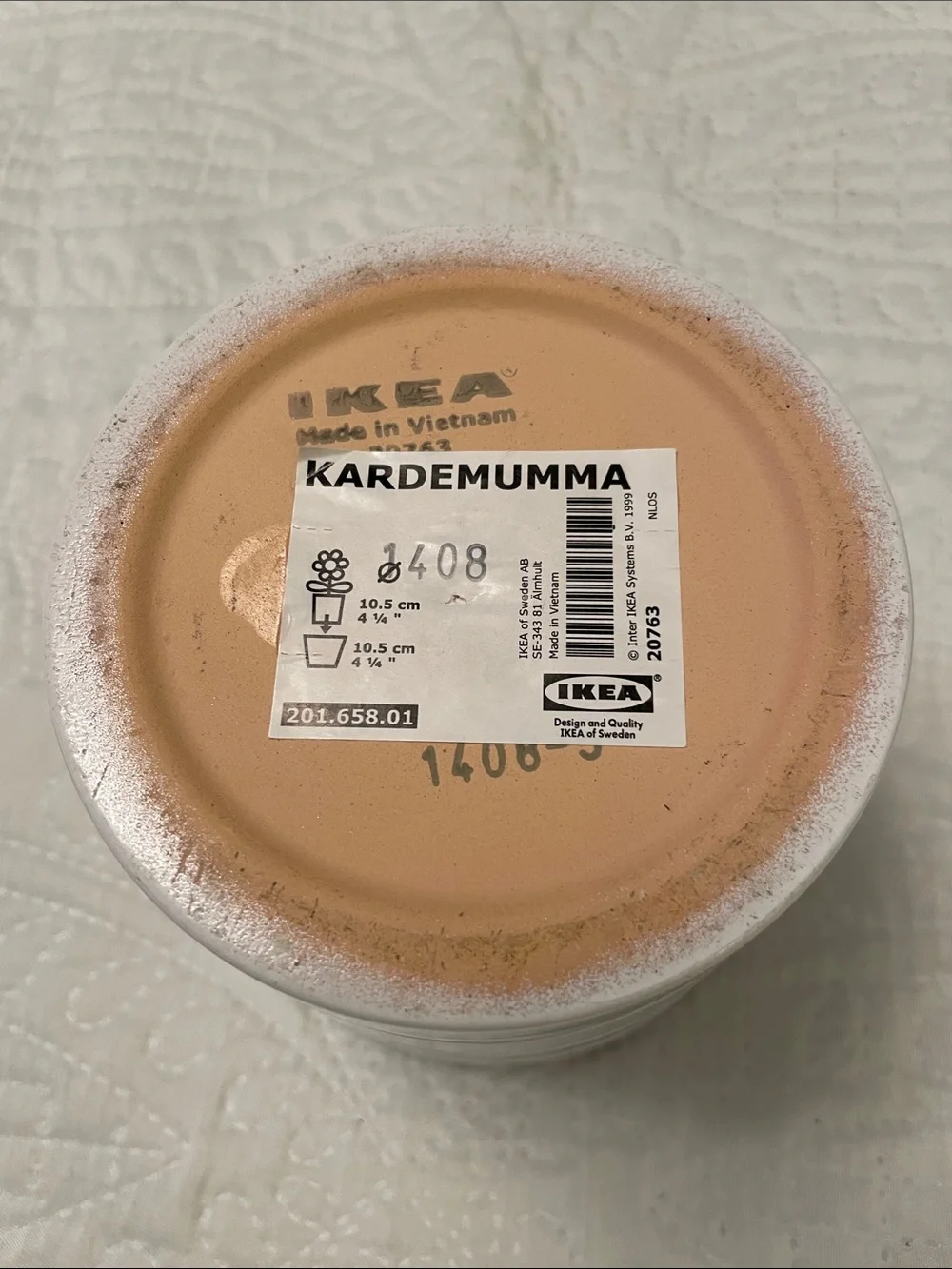 IKEA White KARDEMUMMA Ceramic Plant Pot
